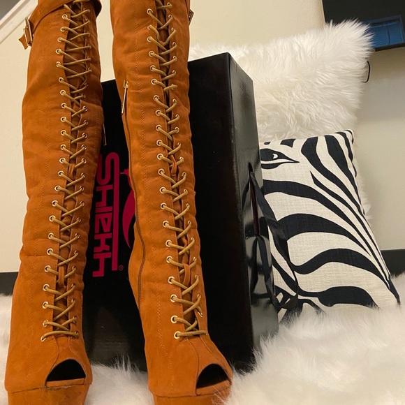 Boot - Picture 3 of 5